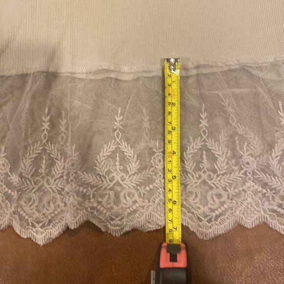 Umgee Women’s Beige Tank Top with Lace and Embroidery Size Medium NWOT - Picture 7 of 9